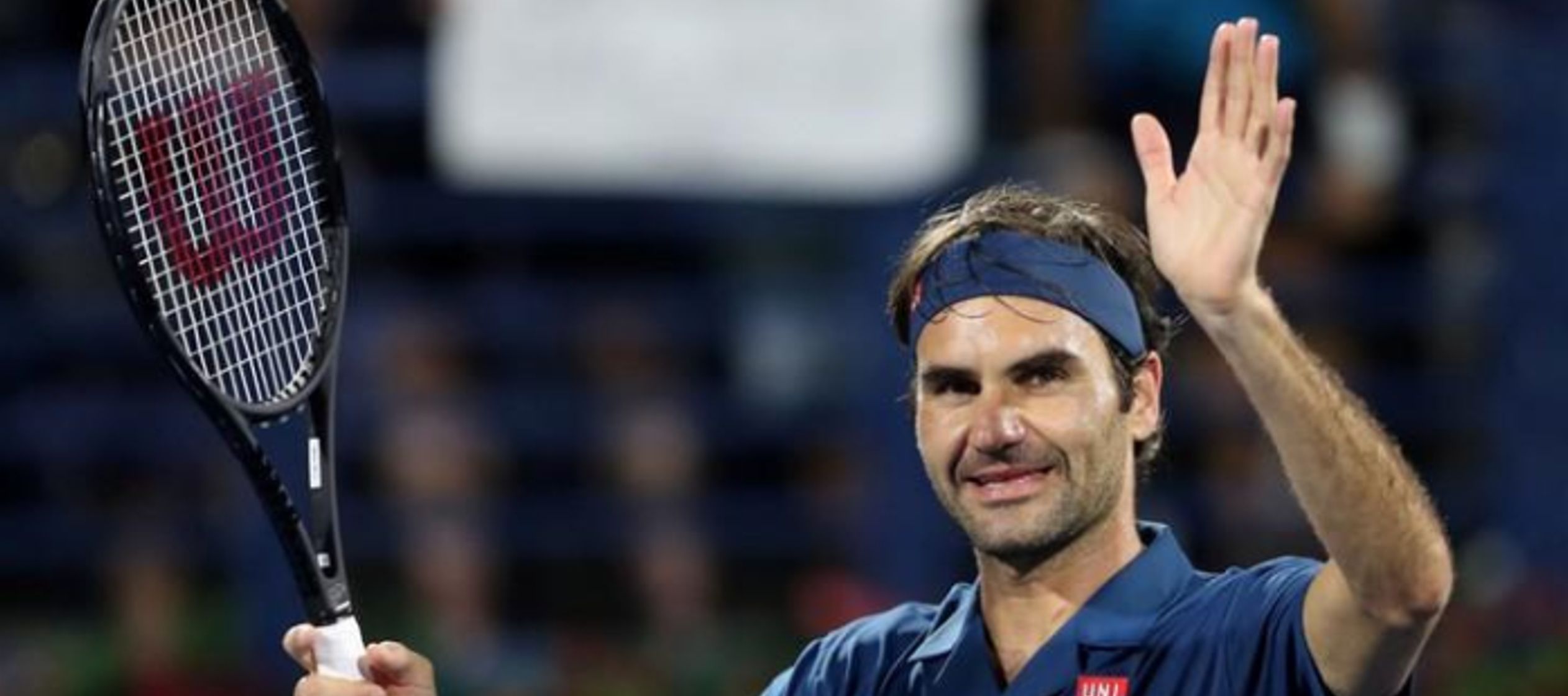 Federer, quien busca su título número 100 de la ATP, tuvo que jugar tres sets por...