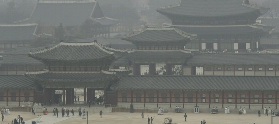 Seúl luchado para atajar el aumento de la contaminación del aire que según los...