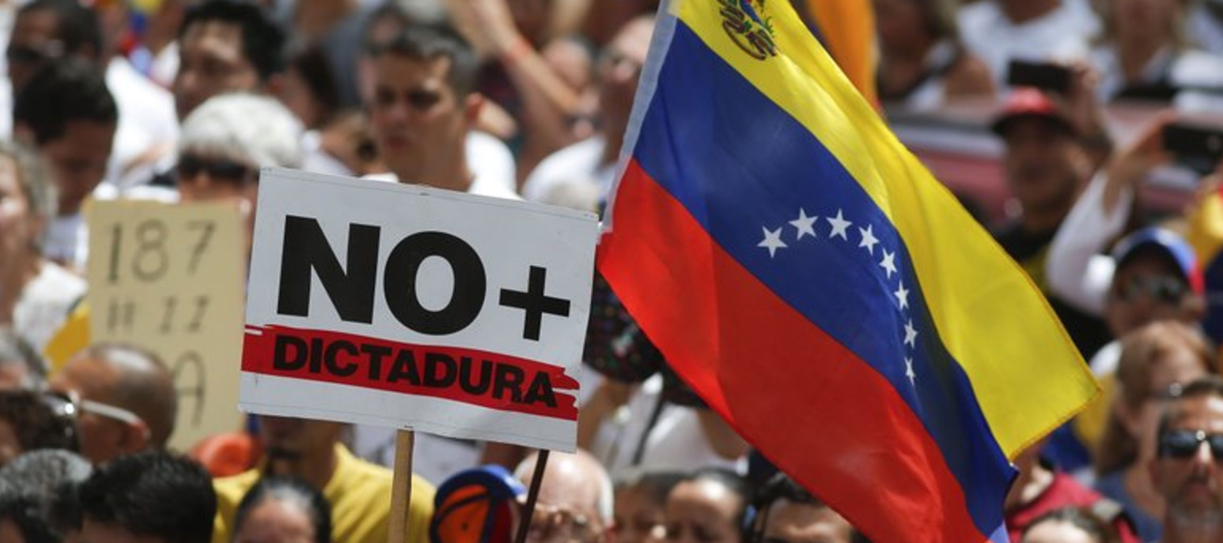 La cancillería venezolana indicó en un comunicado que decidió declarar persona...