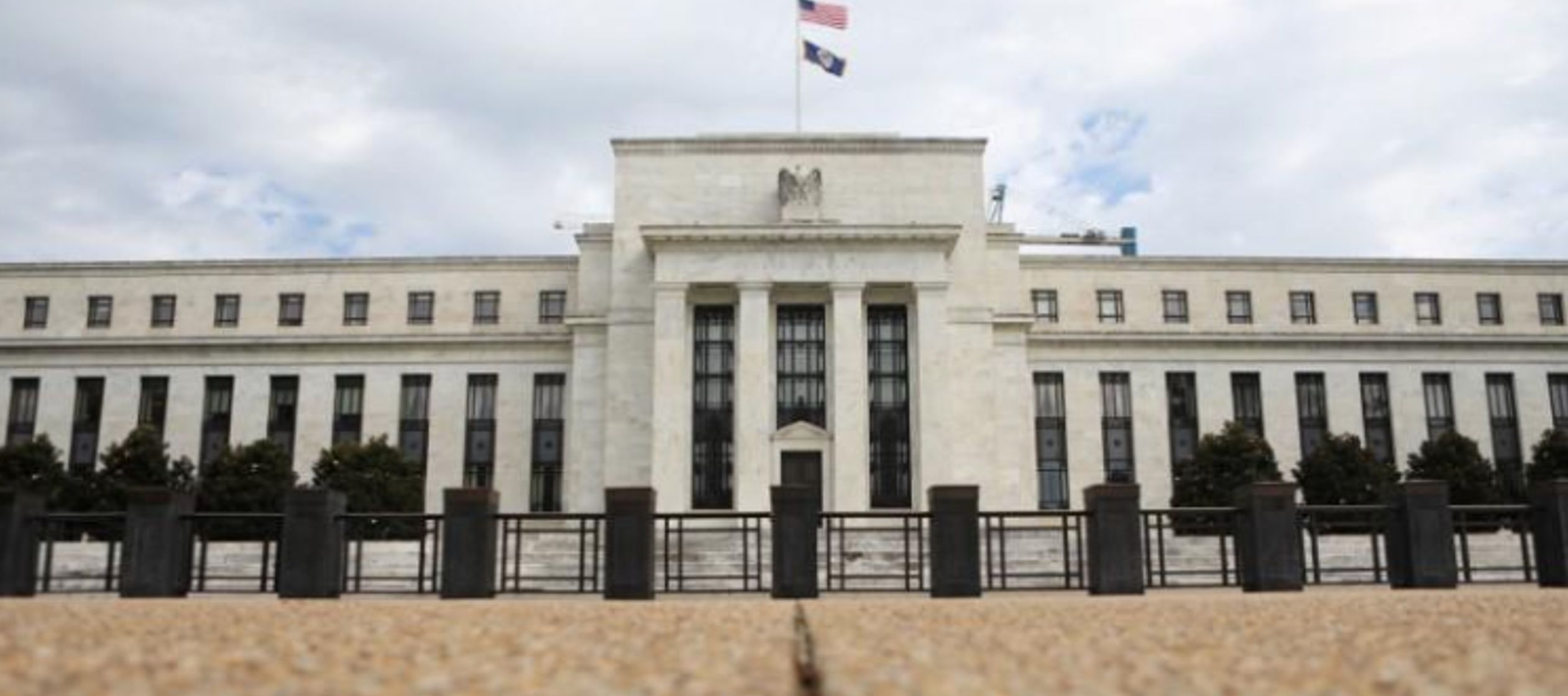 El ritmo de crecimiento fue “leve a moderado” en 10 de los 12 distritos de la Fed, con...