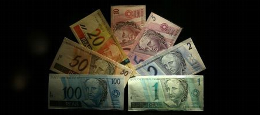La moneda brasileña cotizaría a 3,62 unidades por dólar en 12 meses, 6,0 por...