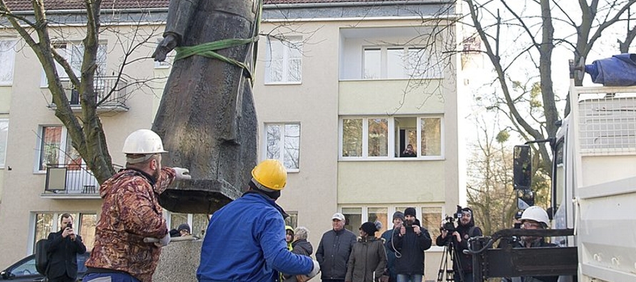 Los funcionarios de Gdansk votaron el jueves para que se retirara la estatua y para que se cambiara...