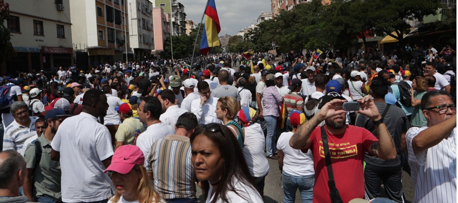 El gobierno y la oposición de Venezuela tienen previsto el sábado manifestaciones en...