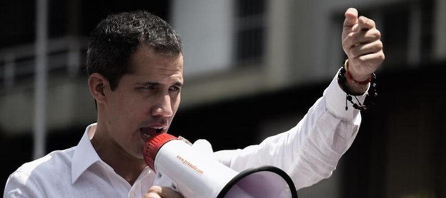 El líder opositor ha pedido a los diputados venezolanos que declaren la alarma nacional por...