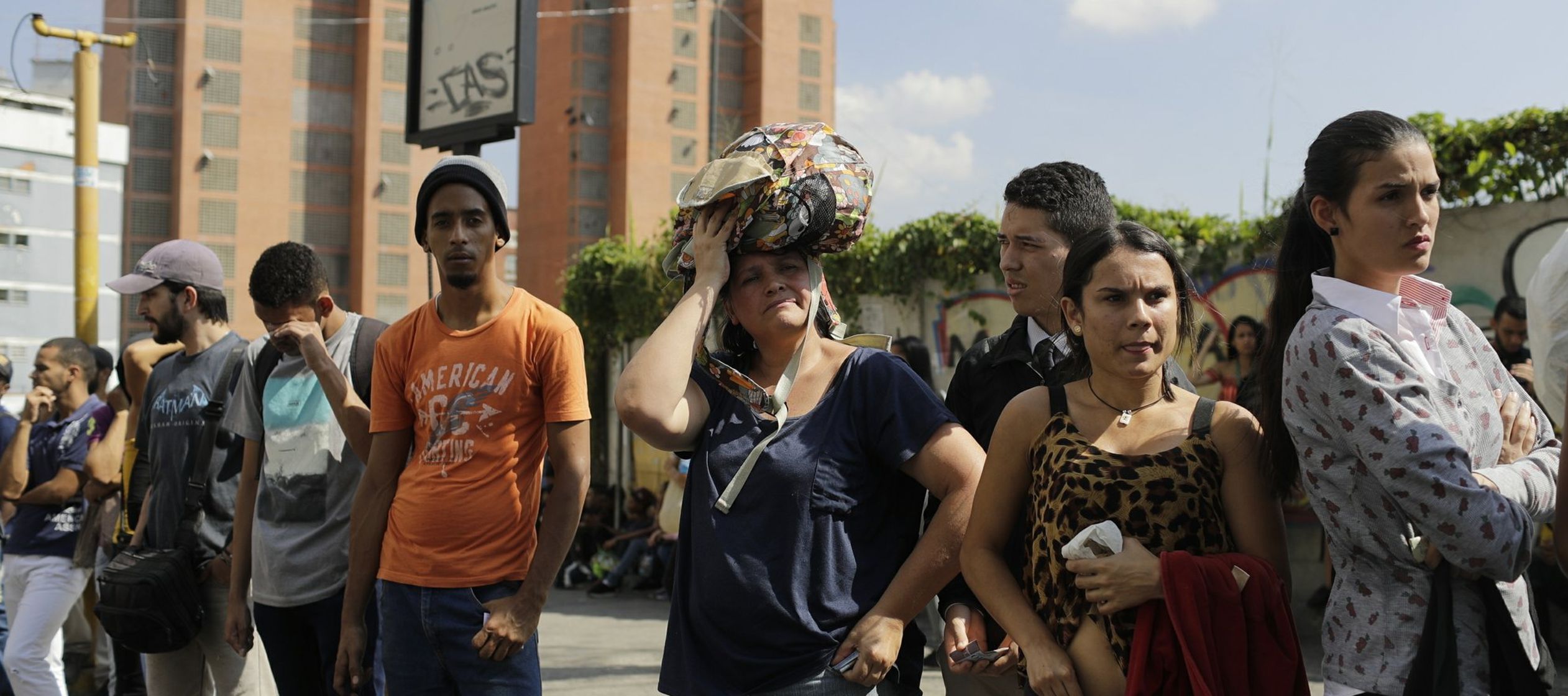 La situación se reportó en la capital venezolana pasada la una de la tarde. Medios...