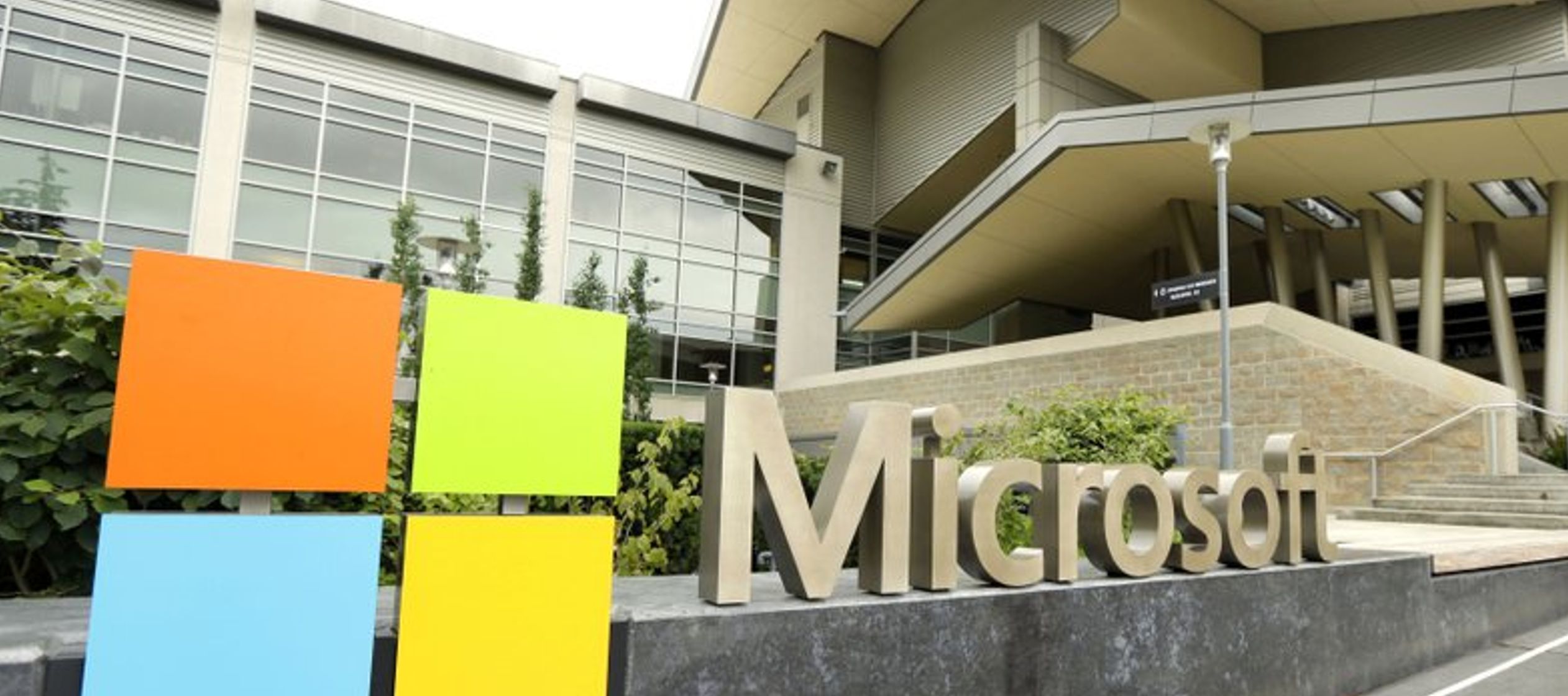 Microsoft informó el miércoles que bloqueó 99 sitios web utilizados por...
