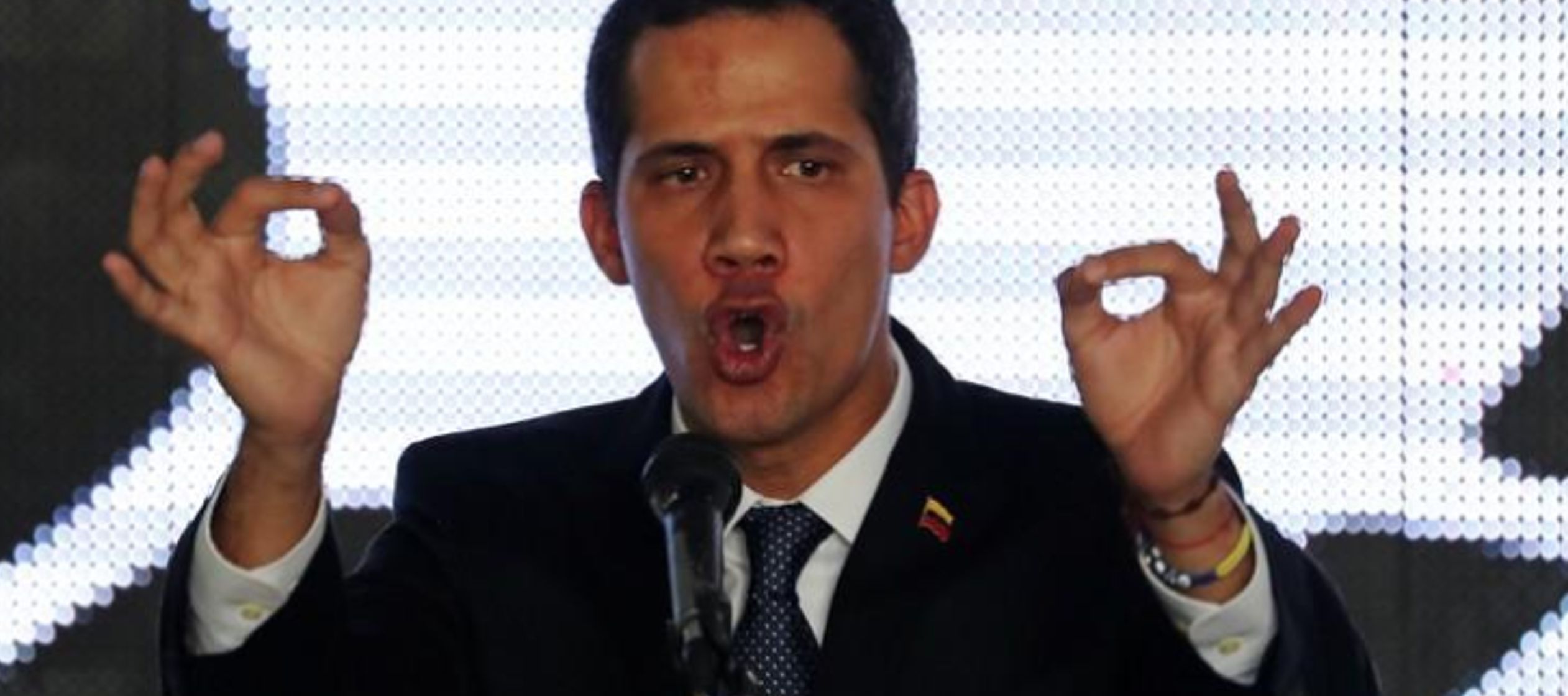 Poco después, en un acto en Caracas, Guaidó desestimó la medida. “No...