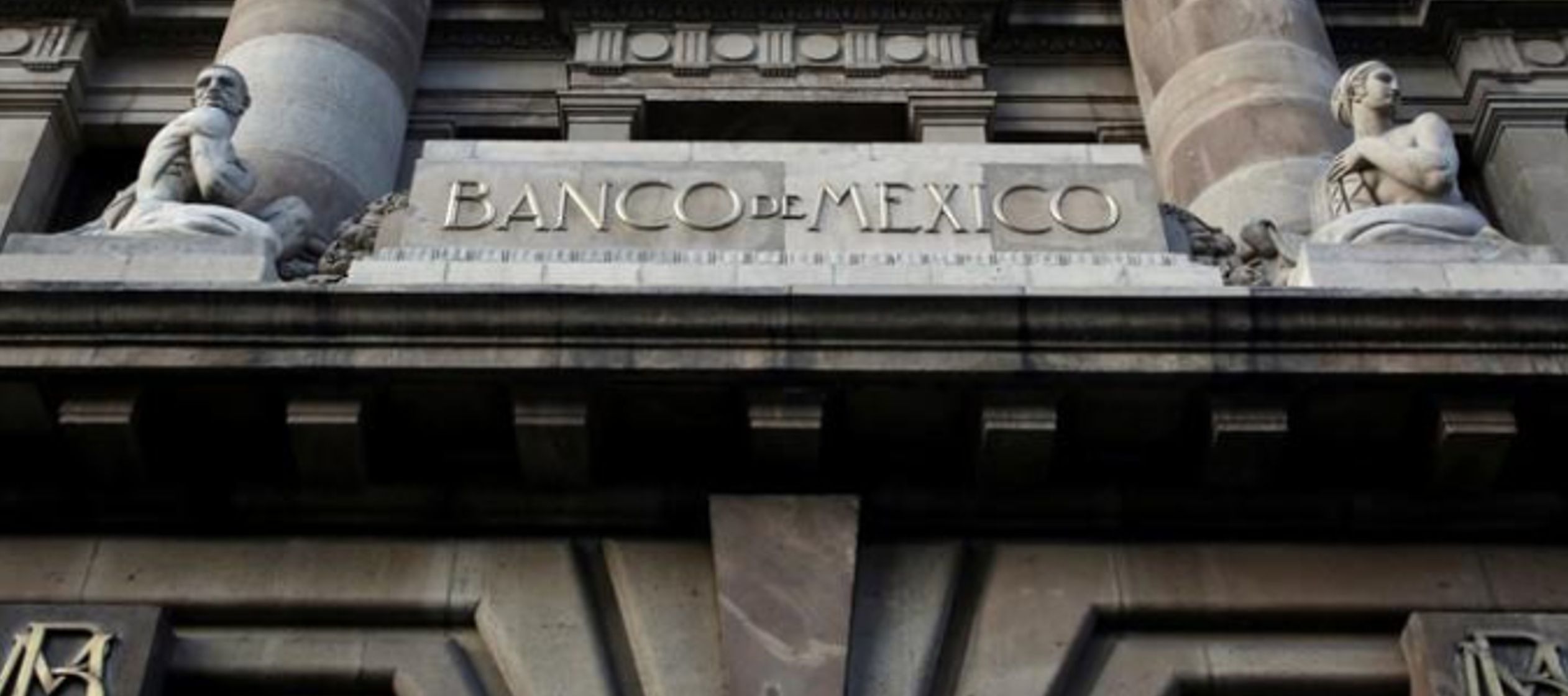 La inflación interanual de México desaceleró ligeramente hasta la primera...