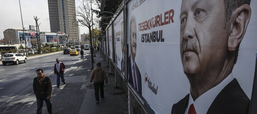 Aunque su formación, el Partido de la Justicia y el Desarrollo (AKP, en sus siglas turcas),...