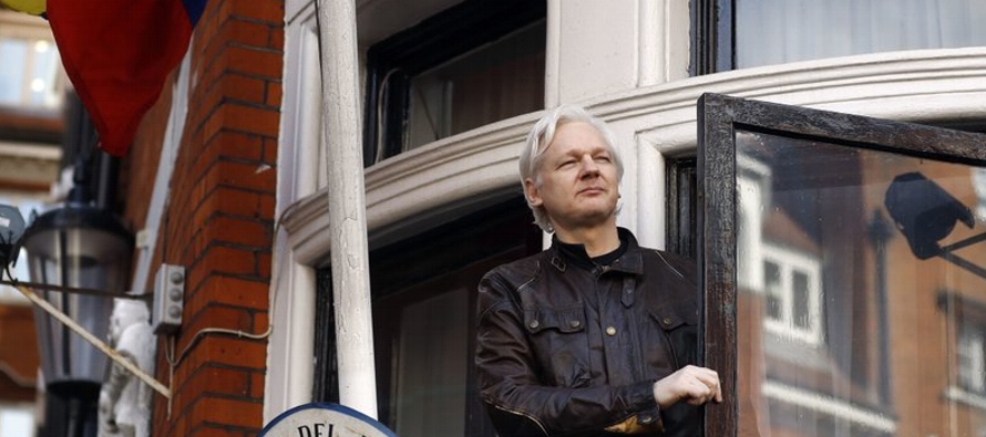 El ministro británico de Asuntos Exteriores, Jeremy Hunt, dijo que Assange “puede...