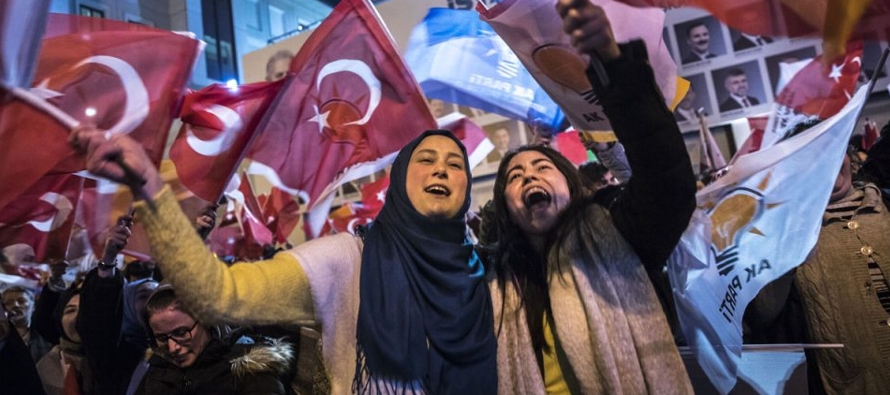 A pesar de la calma mostrada por Erdogan, haber perdido las grandes ciudades, incluida Estambul, va...
