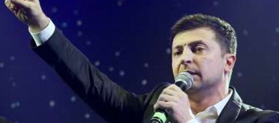Volodymyr Zelenskiy, un popular actor de comedia que obtuvo muchos más votos que el...
