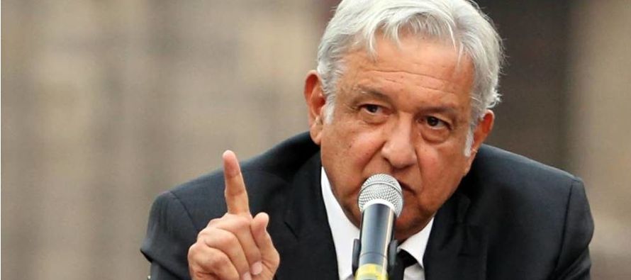 Lo que Andrés Manuel López Obrador exhibe es que aplica la teoría de las dos...