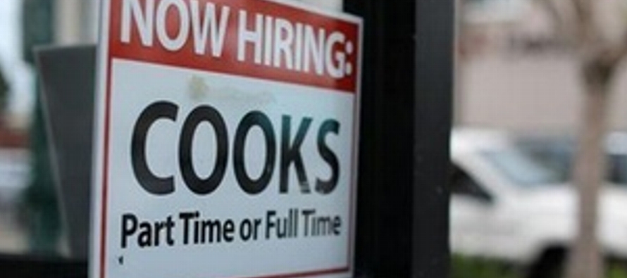 Los nuevos empleos, una medida de la demanda laboral, cayeron en 538,000 a una cifra ajustada...