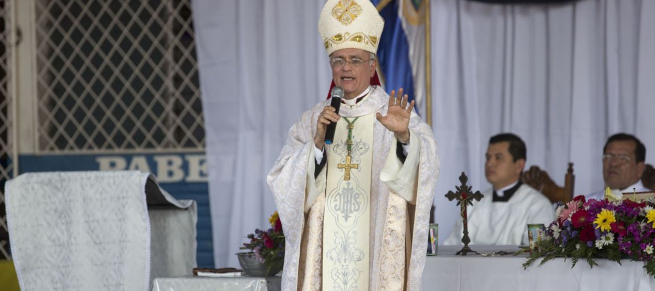 El obispo de 60 años dijo que el papa lo citó en el Vaticano en días pasados y...