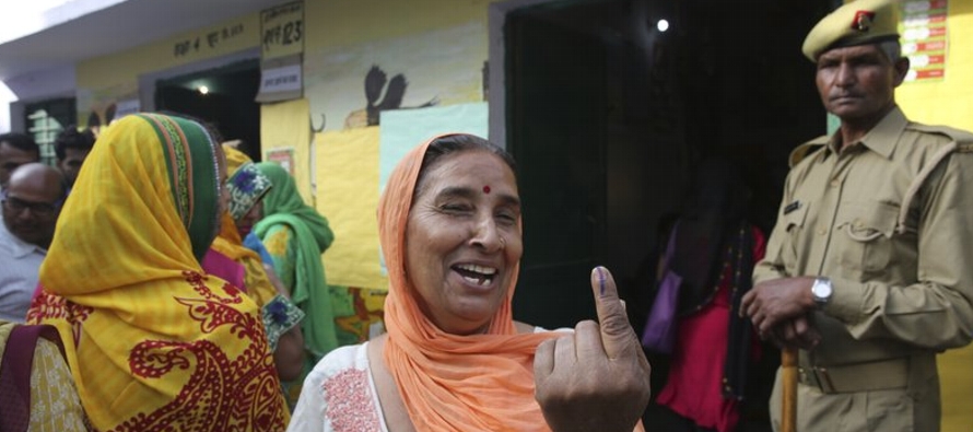 Los votantes de 18 estados indios y dos Territorios de la Unión estaban llamados a las urnas...