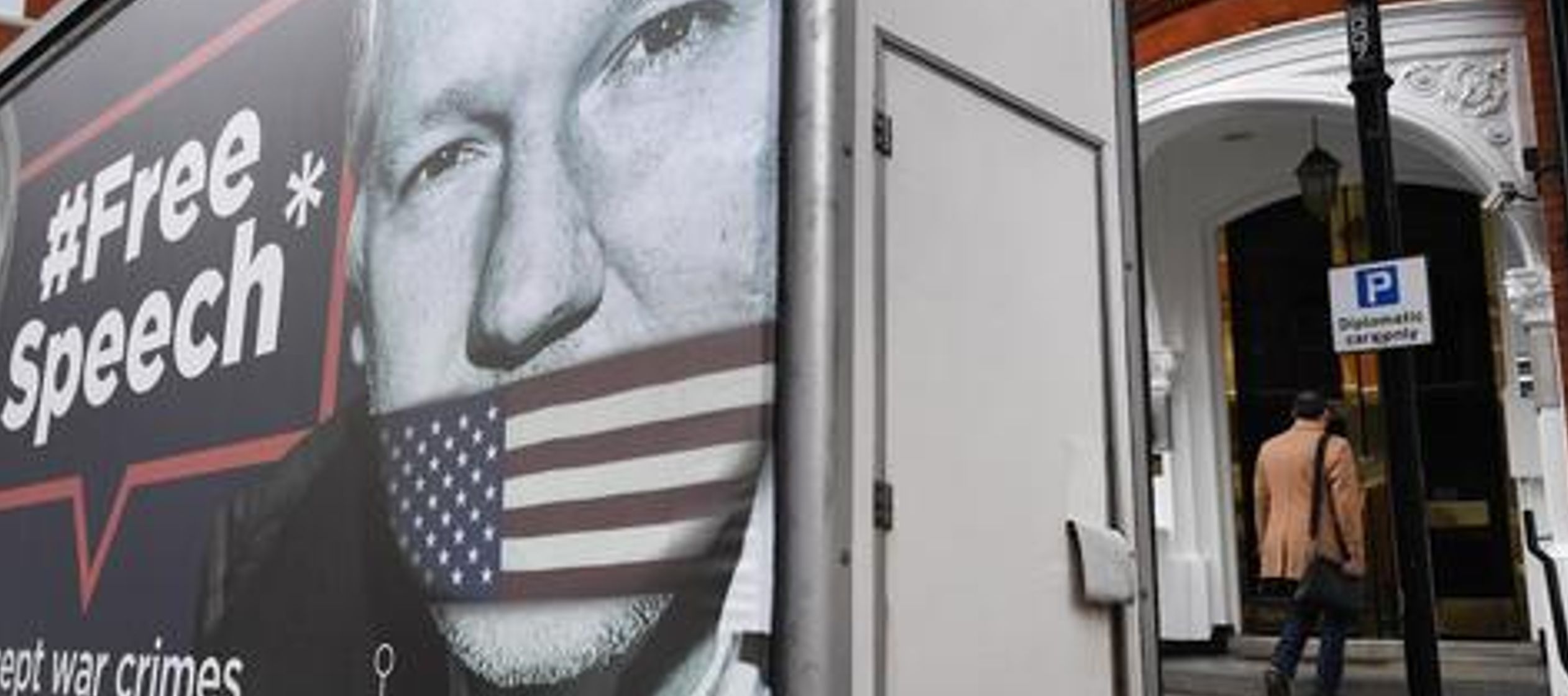 Assange, de 47 años, había recibido asilo desde 2012 de parte del entonces presidente...