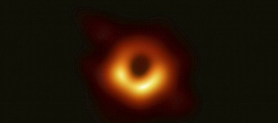 La primera imagen que se logra obtener en el mundo de un agujero negro, publicada el...