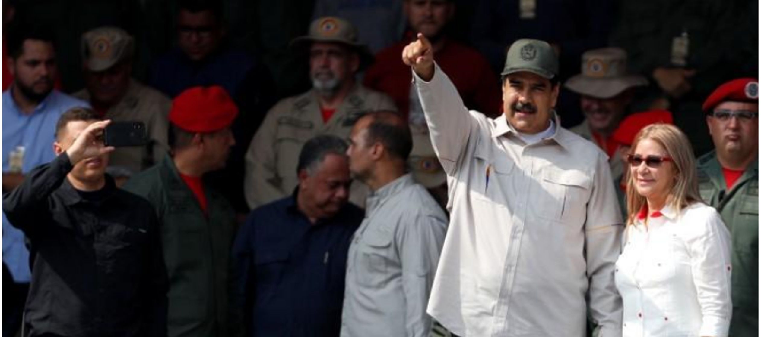 Washington ha impuesto una serie de sanciones contra el gobierno de Maduro en un intento por...