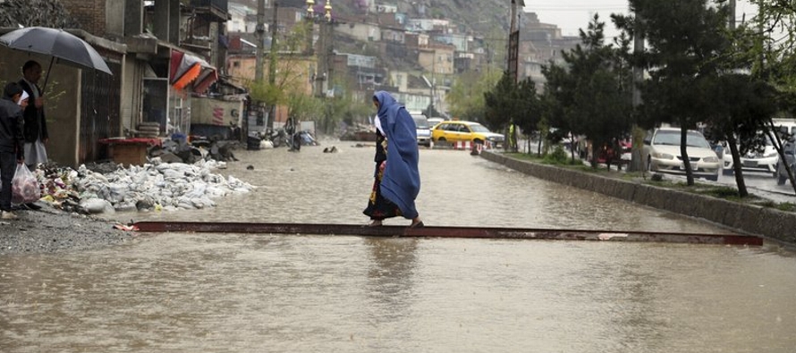 Los aguaceros e inundaciones han afectado a 16 de las 34 provincias del país en las...