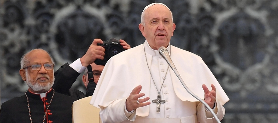 “El Papa está rezando por todos los que están luchando para enfrentar esta...