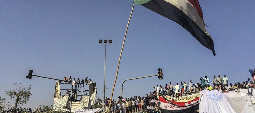 El ejército sudanés derrocó la semana pasada a Omar al-Bashir luego de cuatro...