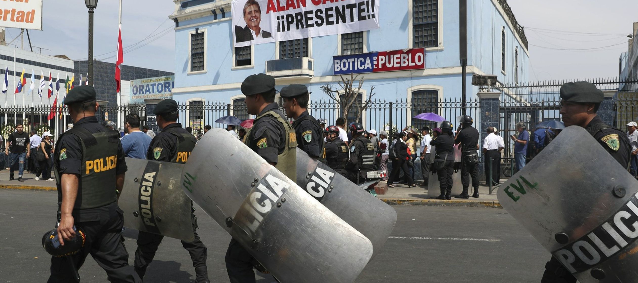 La masiva investigación anticorrupción ha sacudido especialmente a Perú, que...
