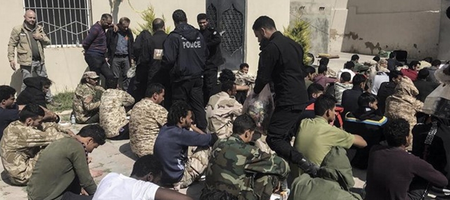 Haftar, cuyas fuerzas respaldan al Gobierno instalado en el este de Libia, inició hace dos...