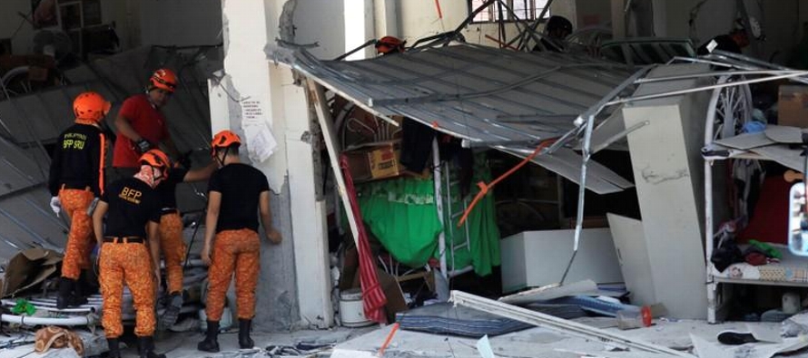 La agencia nacional de desastres dijo que el terremoto del lunes hirió a 81 personas y...