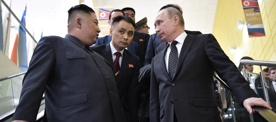 Putin y Kim sostuvieron conversaciones en una isla cercana a la ciudad rusa de Vladivostok, dos...