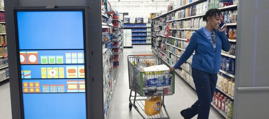 Walmart, que enfrenta una ardua competencia de Amazon y otras empresas de internet, está...