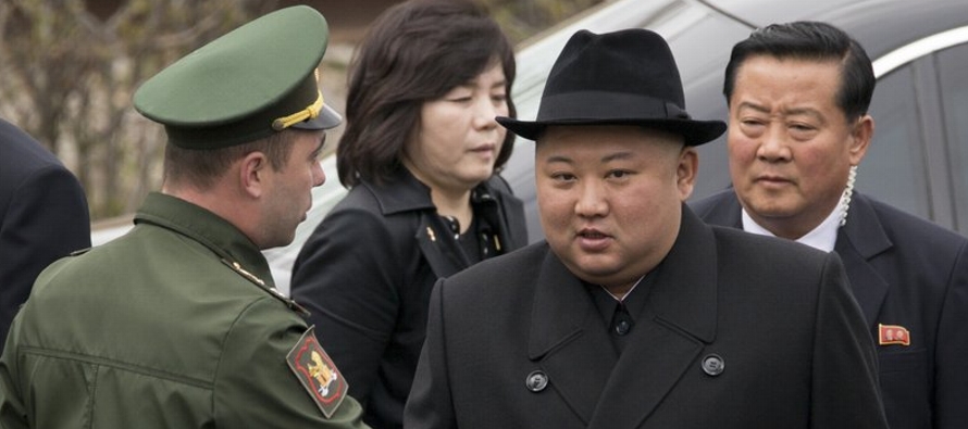Kim partió rumbo a Pyongyang el viernes por la tarde en su tren privado unas cuatro horas y...