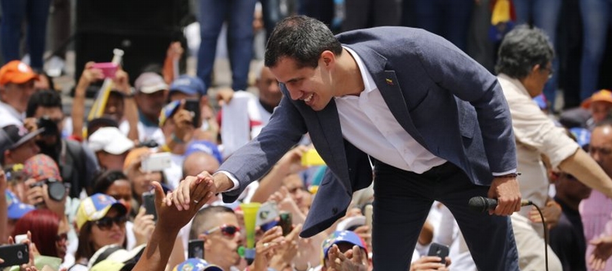 “Hoy la dictadura bloqueó caminos”, dijo Guaidó, de acuerdo a su equipo...