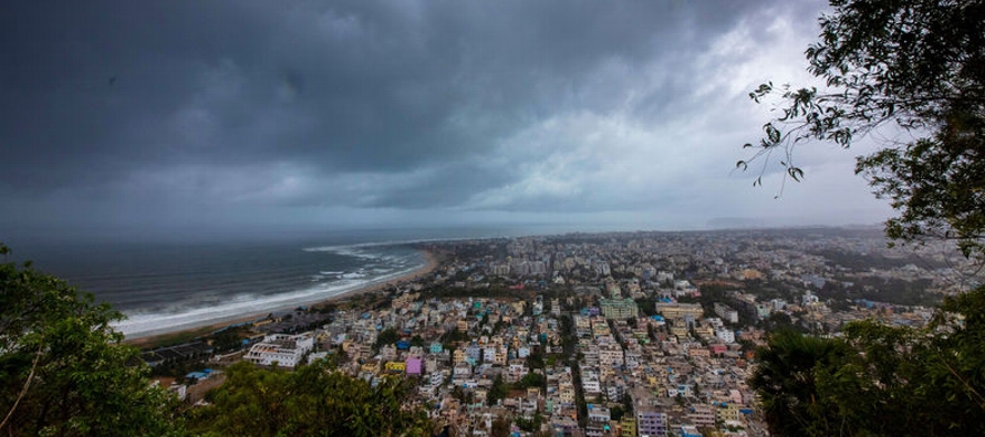 La severa tormenta ciclónica Fani se encontraba en la bahía de Bengala a unos 420...