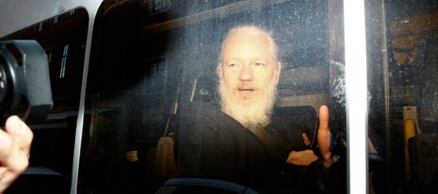 Estados Unidos solicitó la extradición de Assange, quien fue sacado a rastras de la...