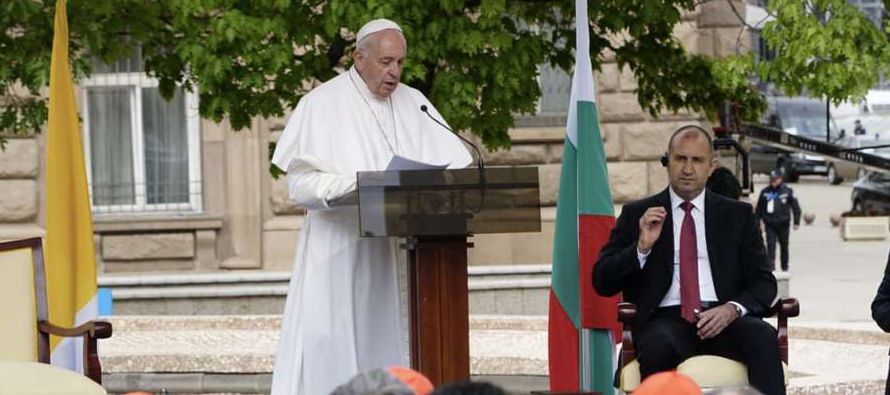 Durante el encuentro con las autoridades de Bulgaria, hoy, 5 de mayo de 2019, el Santo Padre ha...
