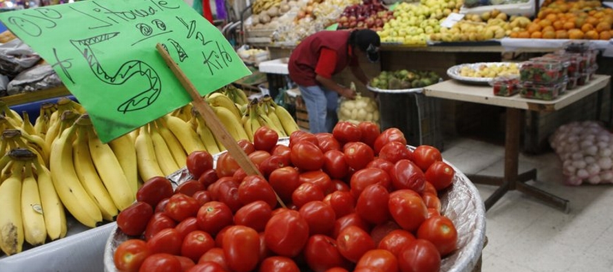 La Secretaría de Hacienda de México dijo el martes que exporta tomate por valor de...