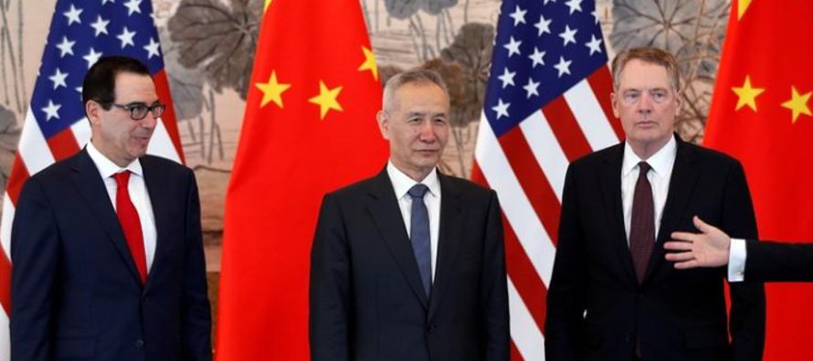 Funcionarios estadounidenses han acusado a China de dar marcha atrás en los compromisos que...