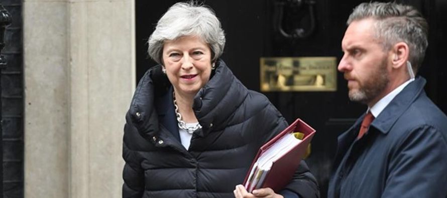 Un portavoz de la primera ministra ha recordado que May ha ofrecido dimitir una vez se haya...