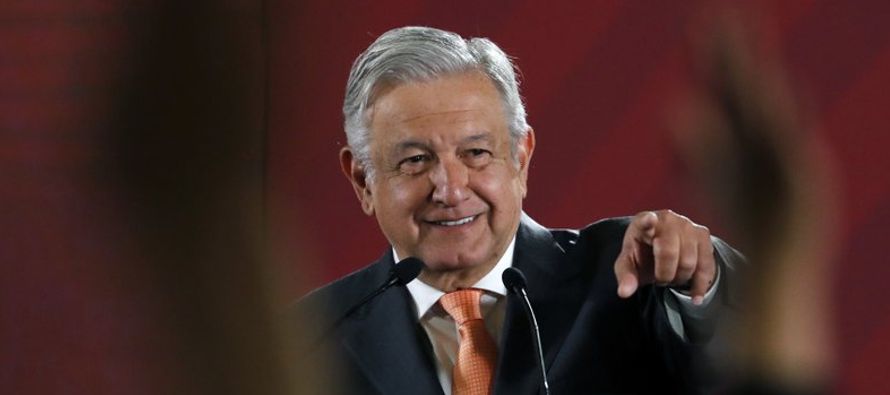 López Obrador manifestó que una nueva refinería es crucial para que...