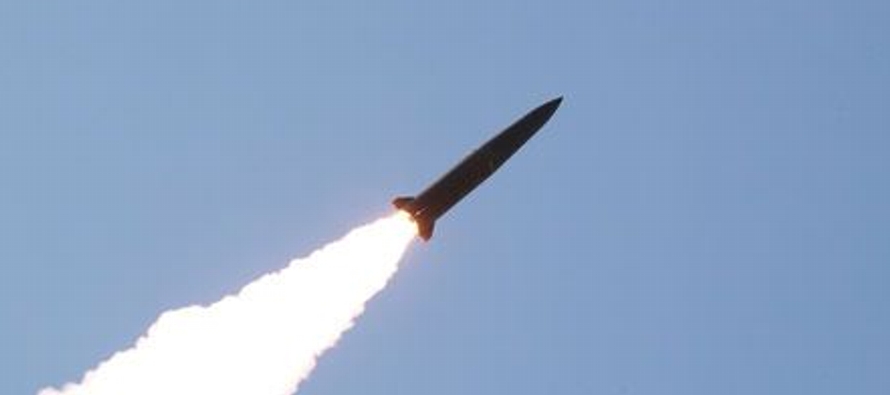 La semana pasada, el líder norcoreano Kim Jong Un supervisó el primer vuelo de un...