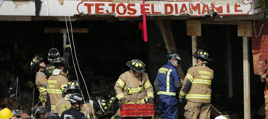 El comandante de los bomberos de la capital colombiana, Pedro Monasalva, dijo en rueda de prensa...
