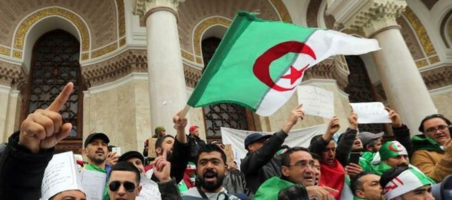 En Argel, la policía ha impedido violentamente el 'iftar' que se intentaba...