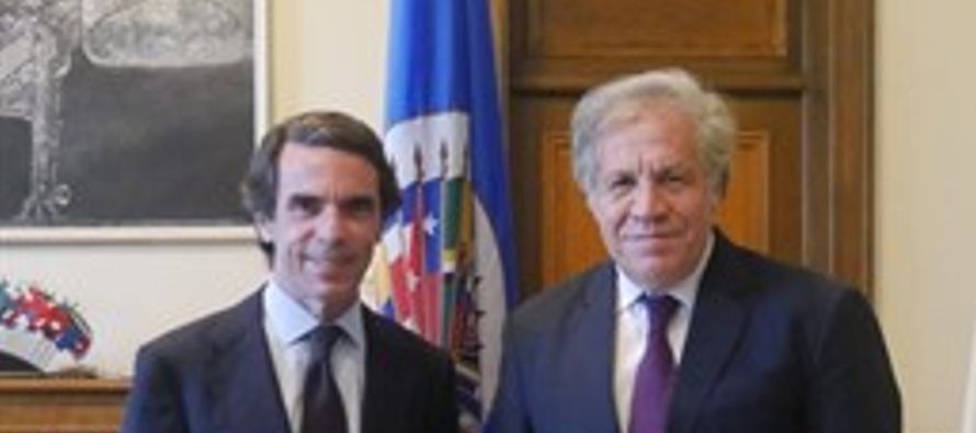 Aznar reconoció públicamente el pasado mes de enero al líder opositor y...