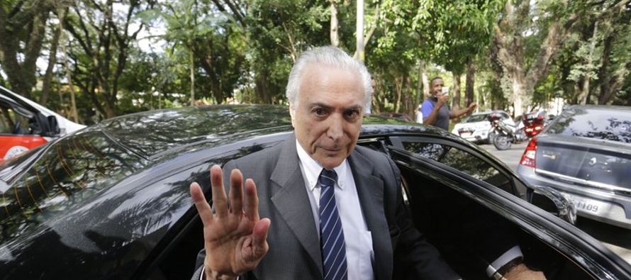 Su abogado, Eduardo Carnelos, dijo a los reporteros reunidos fuera de la residencia de Temer en Sao...