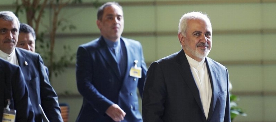 Durante una visita a Tokio, Mohammad Zarif defendió el derecho de Irán a responder a...