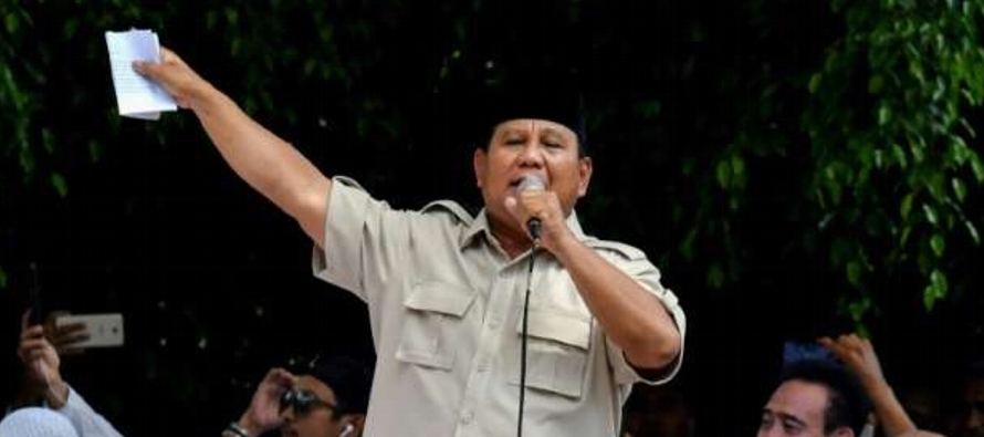 Prabowo Subianto dijo a los periodistas que “seguirá haciendo esfuerzos legales de...