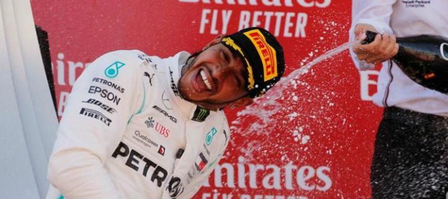 Max Verstappen, de Red Bull, fue el segundo más rápido por la mañana, a solo...