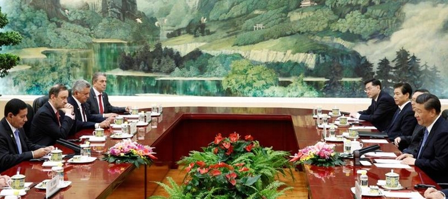 Al recibir a Mourao en el Gran Salón del Pueblo, Xi dijo que las relaciones estaban en un...