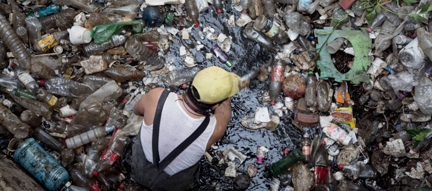 La capital mexicana es un gran cuerpo con venas atascadas de plástico. Los más de 22...